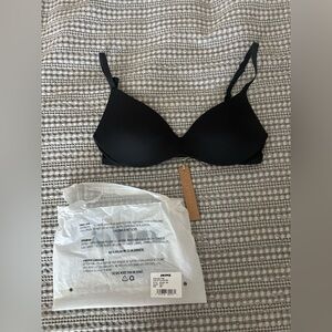Skims Wireless Form Push Up Plunge Bra in Onyx. 32B. NWT